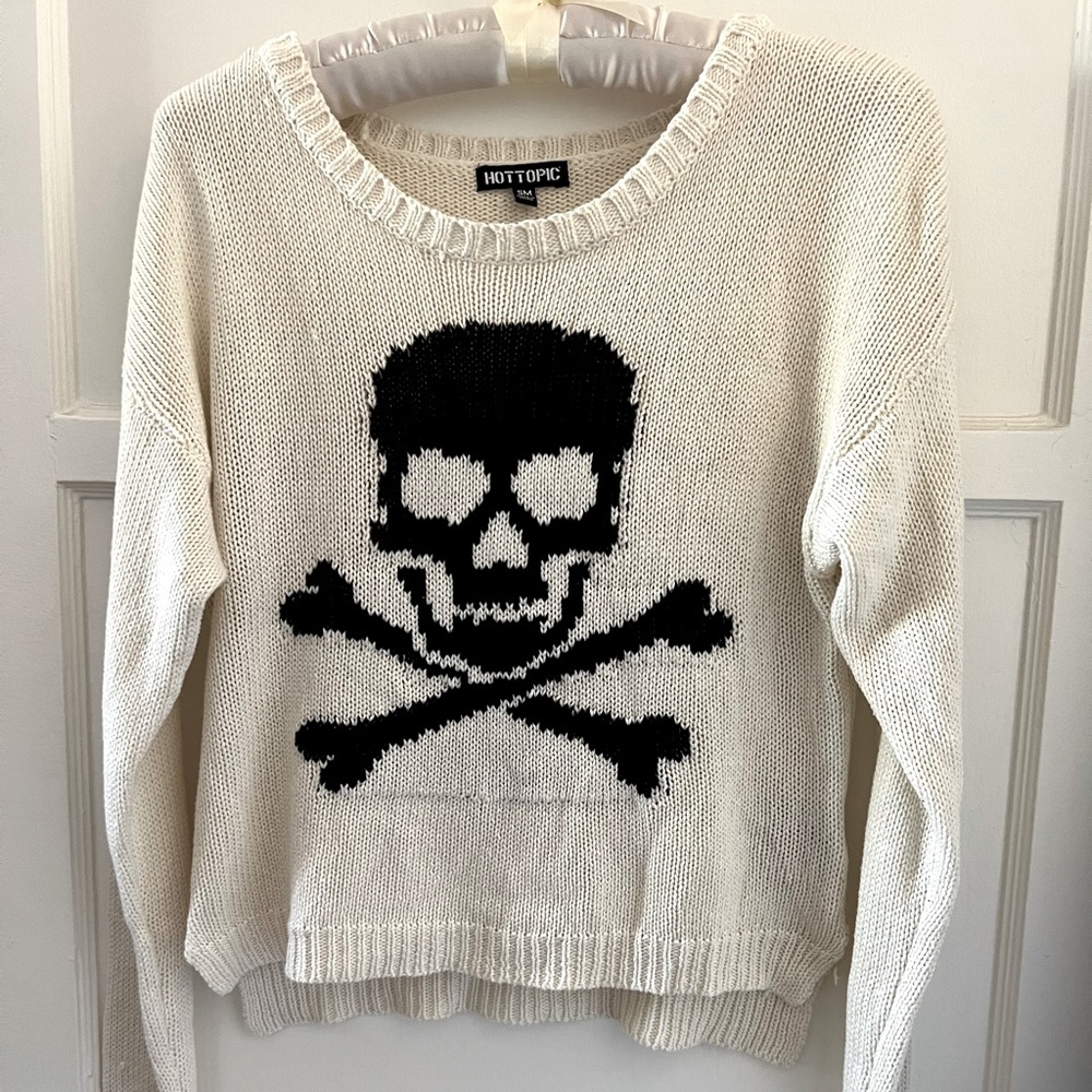 Hot Topic Skull Knitted Sweater
